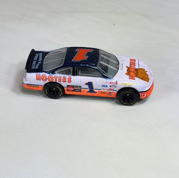 Nascar lot of 5 1:64 scale - Picture 8 of 14